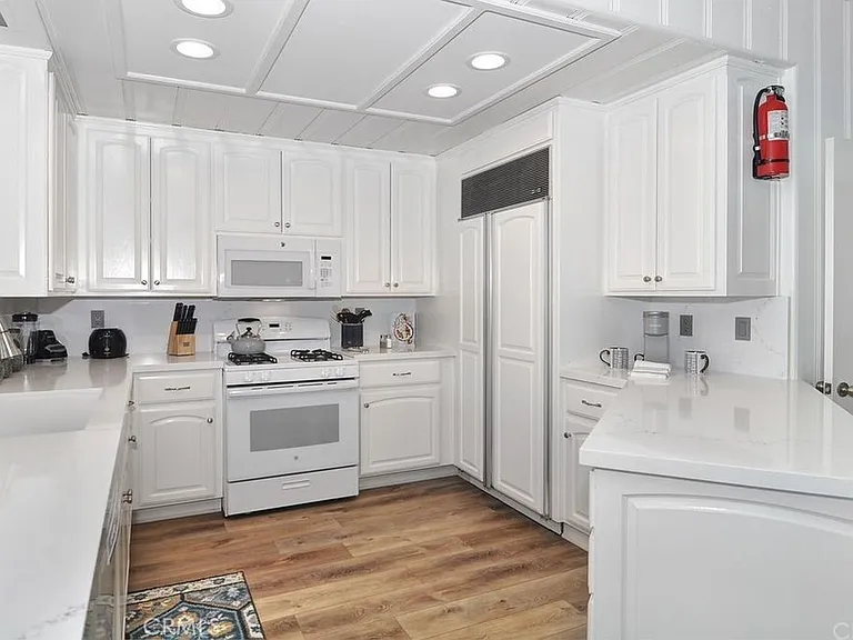 35325 Beach Rd — Photo 27