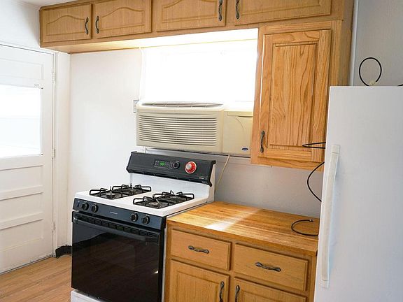 2nd image of 1428 York Ave