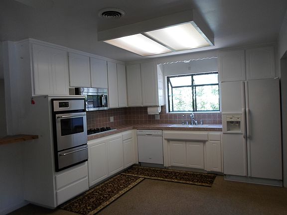 Newer Appliances in Kitchen