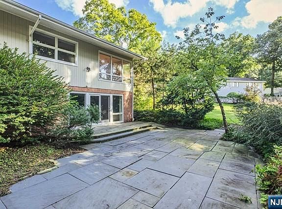 2nd image of 192 Stonehurst Dr