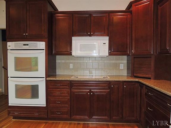 4th image of 112 Waterton Dr