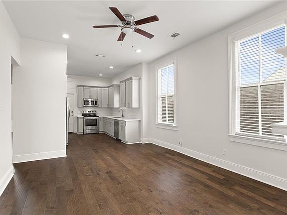 2nd image of 4521 La Salle St