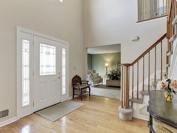 5th image of 274 White Oak Ct