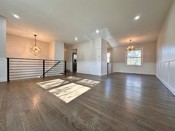4th image of 1074 White Bridge Ln