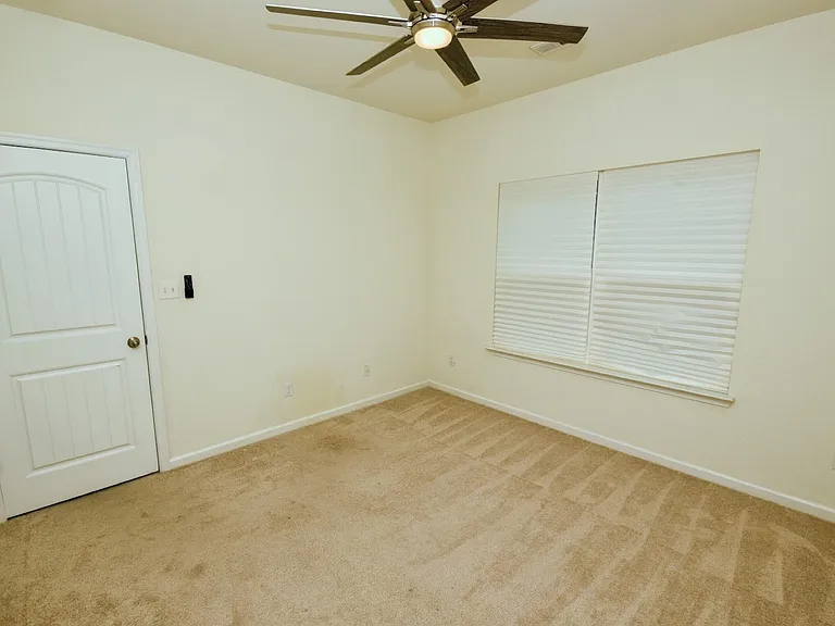 4115 Franklin St — Photo 40