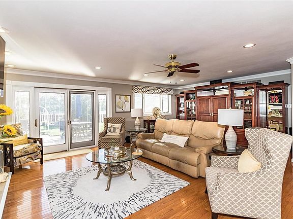 3rd image of 11626 Rossmoor Ln