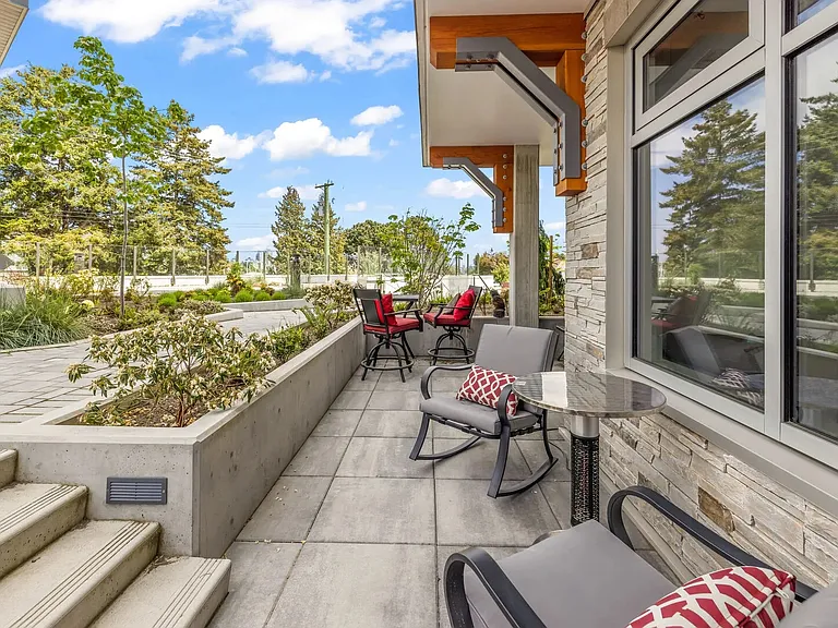 916 Lyall St #107 — Photo 18
