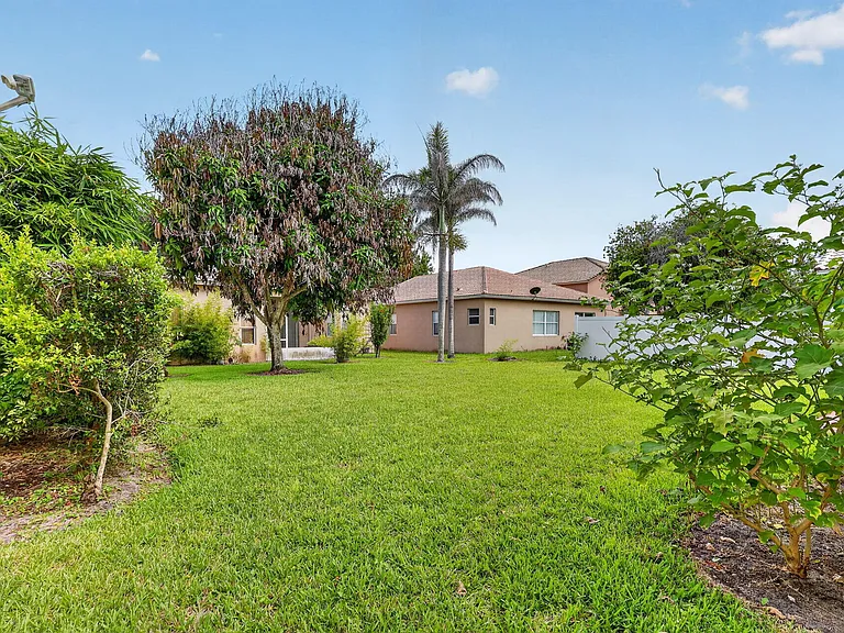 5614 Sunberry Cir — Photo 33