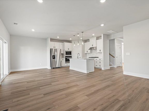 5th image of 137 Cedar Shoals Way