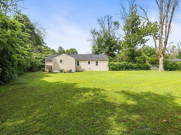 4th image of 212 Harker Rd