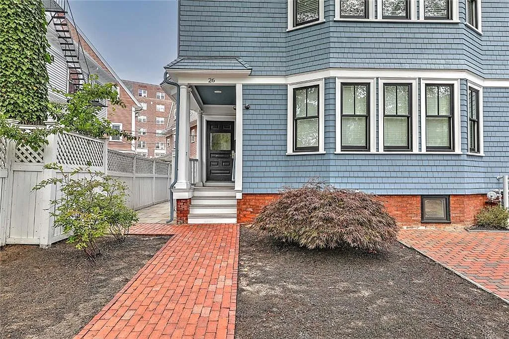 2 bed, 2.0 bath, 1384 sqft, $3,800 — Photo 2