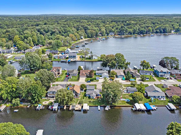 11124 Colony Rd, Pinckney, MI 48169