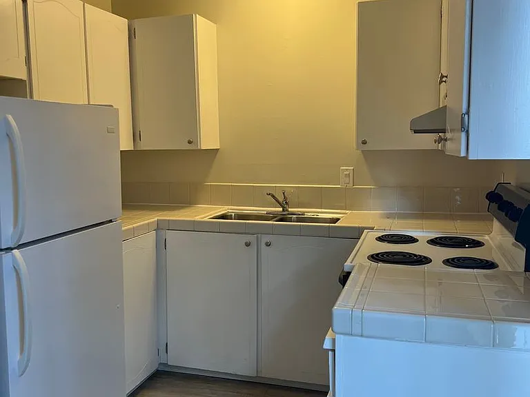 178 Echo Ave — Photo 8