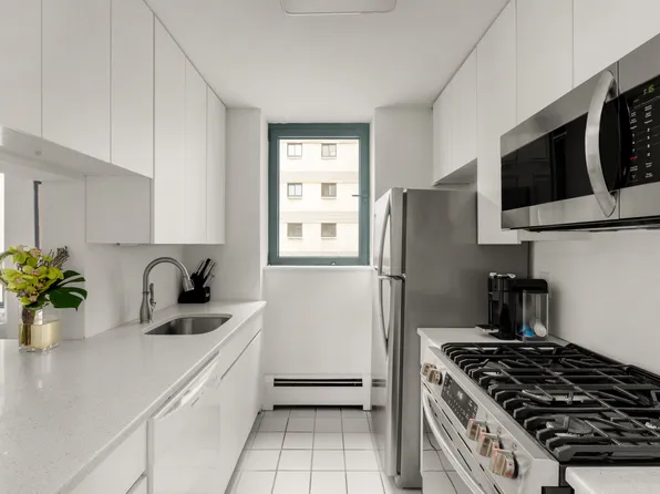 311 Greenwich Street image 3 of 6