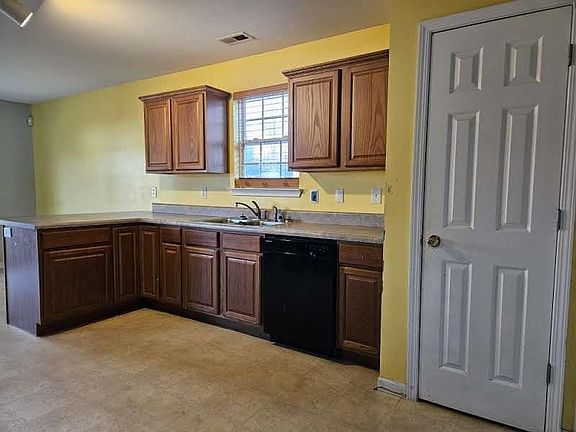 3rd image of 449 Bentridge Dr