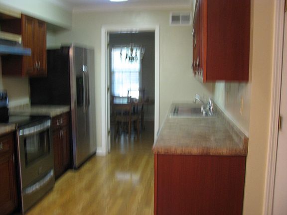 3rd image of 7283 Eastern Ave
