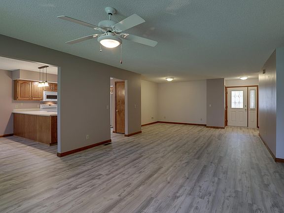 3rd image of 2906 Bluff Ridge Dr