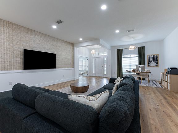 4th image of 4042 SW Cheribon St