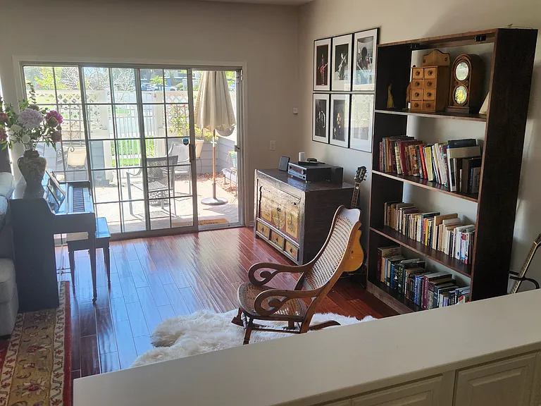 421 Burlington Ct #101 — Photo 9