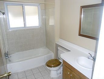 3rd image of 25578 Amherst St