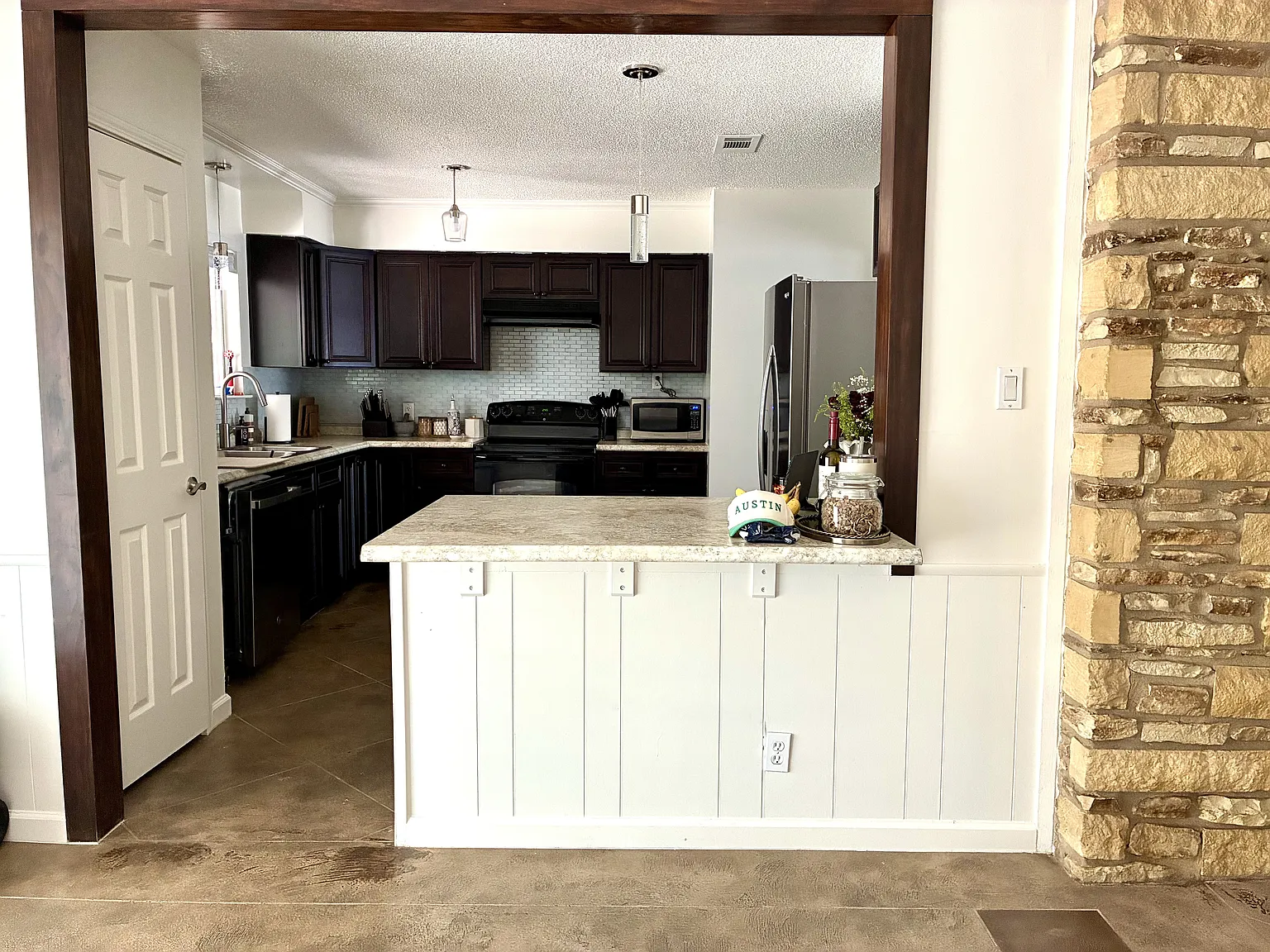 3 bed, 1393 sqft, $2,075 — Photo 3