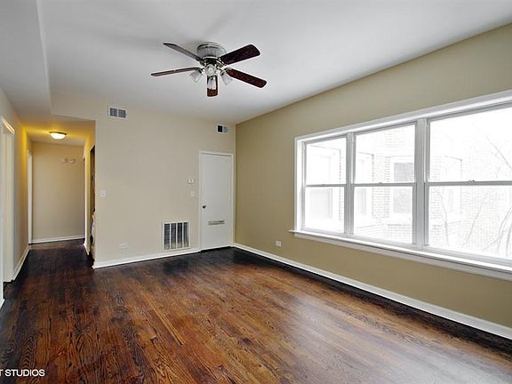 5th image of 1047 N Kenmore Ave Unit 2