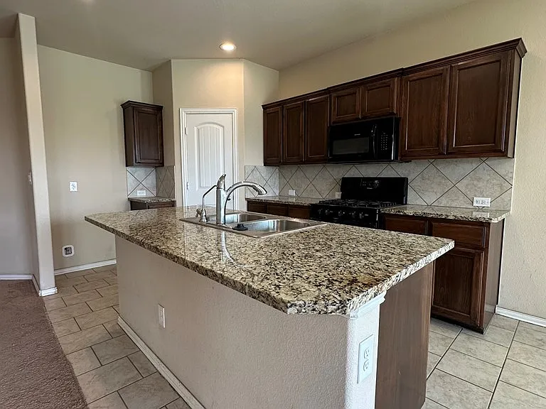 7204 Brooks Ranch Rd — Photo 4