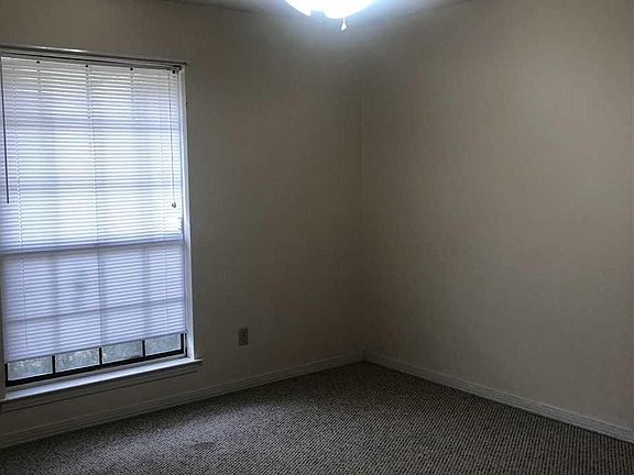 5th image of 3885 Hidden Oak Dr