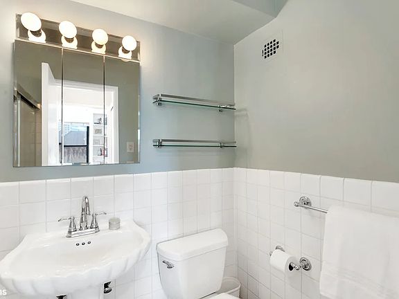 5th image of 167 E 67th St APT 12D