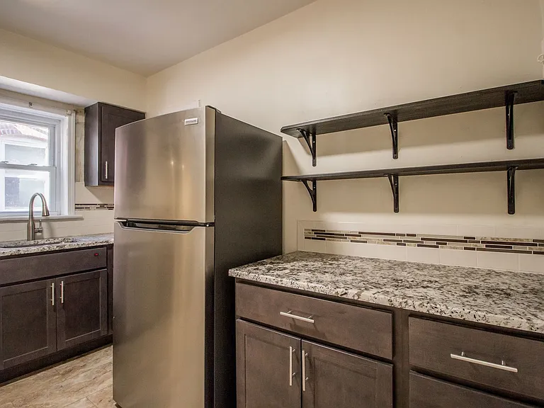 (204) 7339 Dartmouth Ave — Photo 17