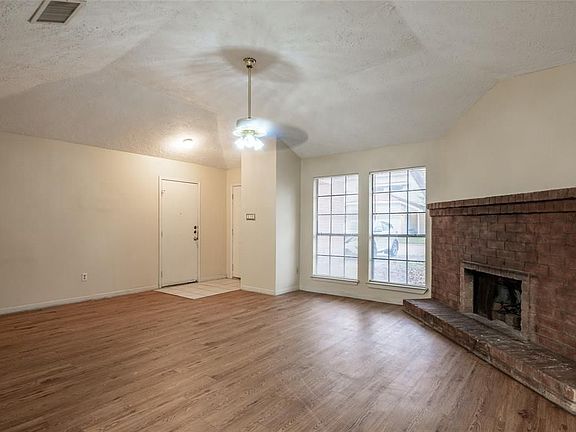 3rd image of 10021 Emerald Creek Dr
