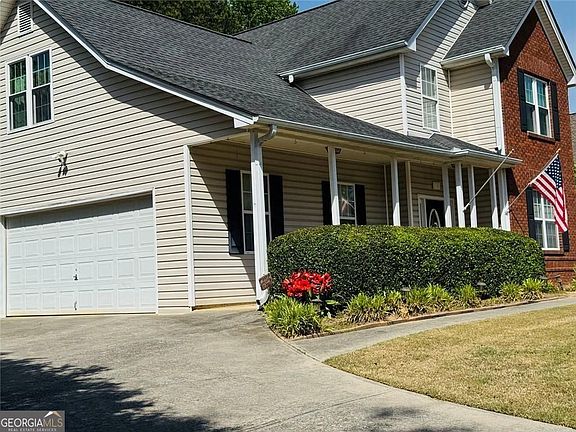 3rd image of 543 Saddle Ridge Dr