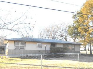 215 NE Rockwood Ave, Bartlesville, OK 74006