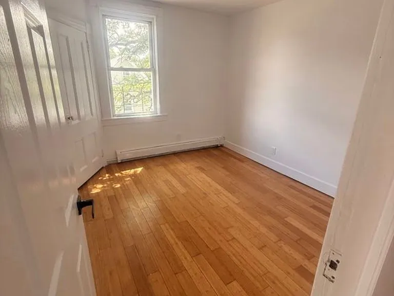 9 Ellington St #3 — Photo 4