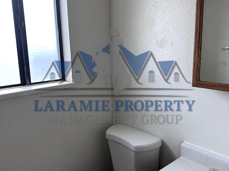 714 Downey St #18 — Photo 9