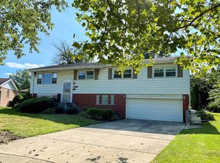 9013 W 92nd St, Oak Lawn, IL