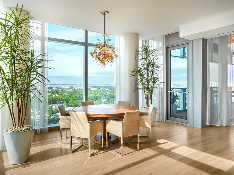 2901 E Collins Ave #1602 — Photo 9