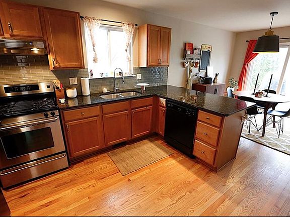 5th image of 2078 Gardner Ave