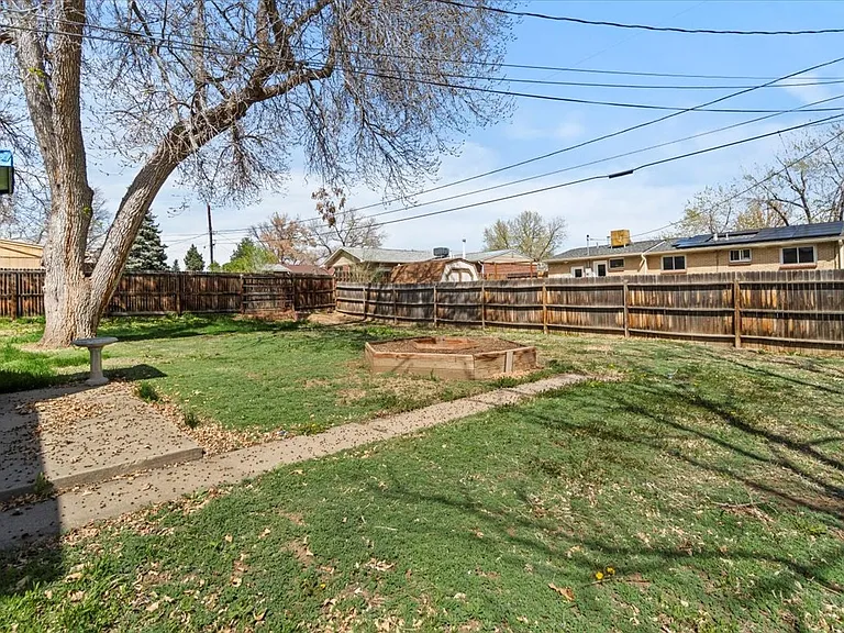 5136 Johnson St — Photo 15