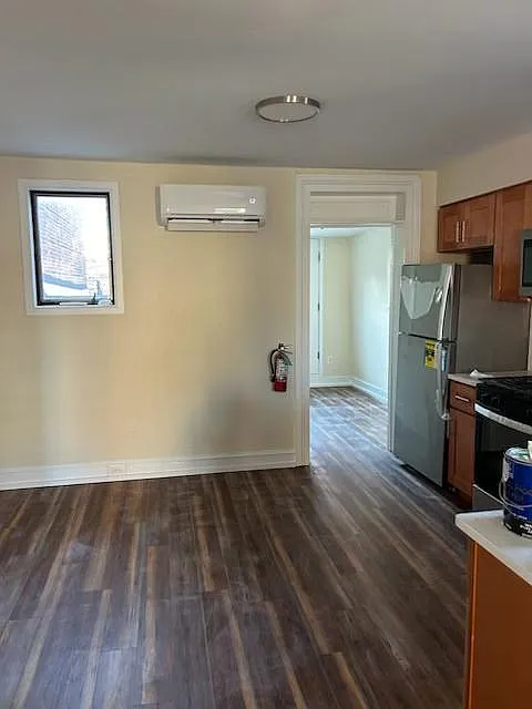 2 bed, 1000 sqft, $1,800 — Photo 3