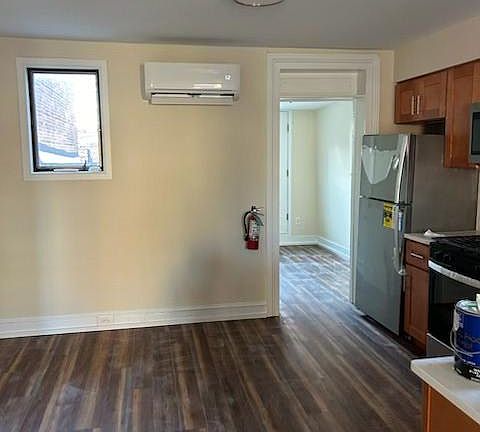 3rd image of 912 Christian St Floor 2