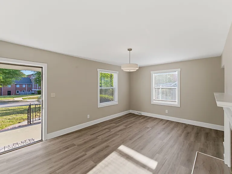 2405 Greenland Ave — Photo 9
