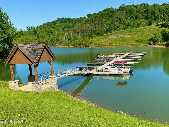 5th image of 10 Stone Cove Way