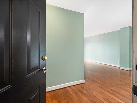 2nd image of 5630 Pershing Ave Unit 32