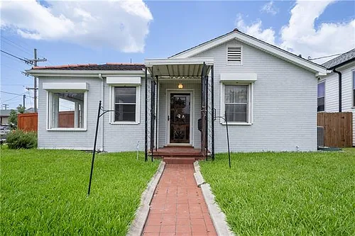 8502 Edinburgh St Photo 1