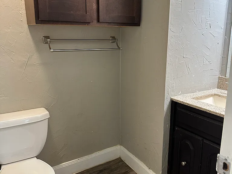 2109 Cedarcrest Dr — Photo 3