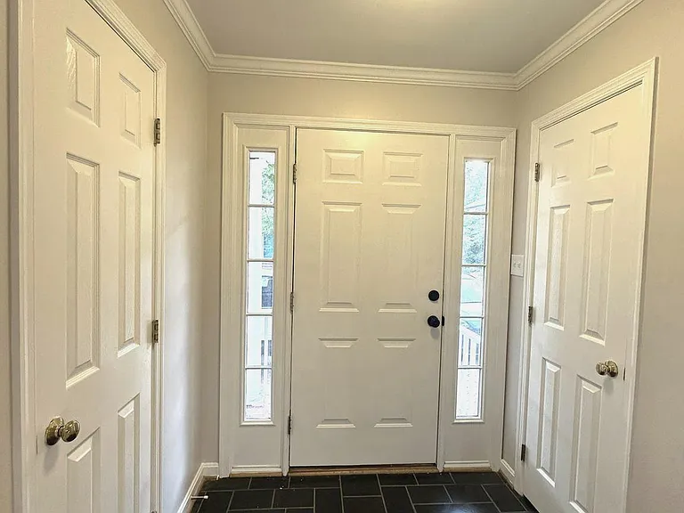2120 N Tazewell Ct — Photo 6