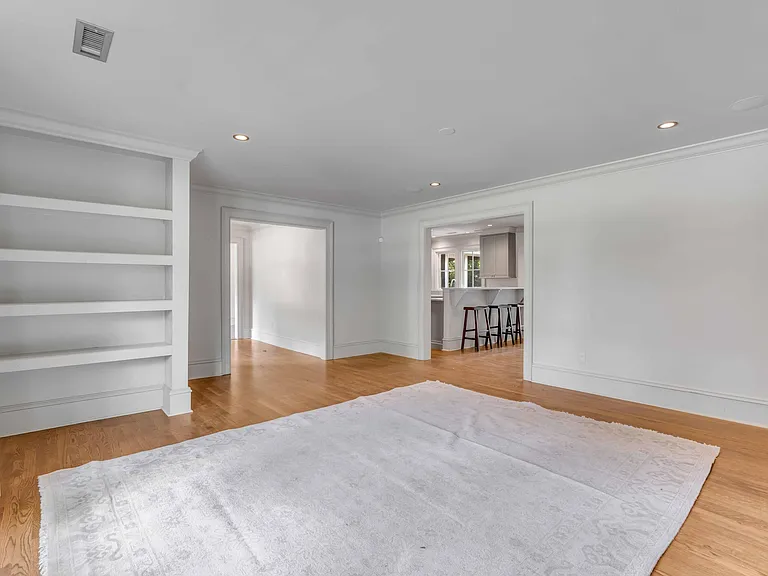 618 Pelzer Dr — Photo 12