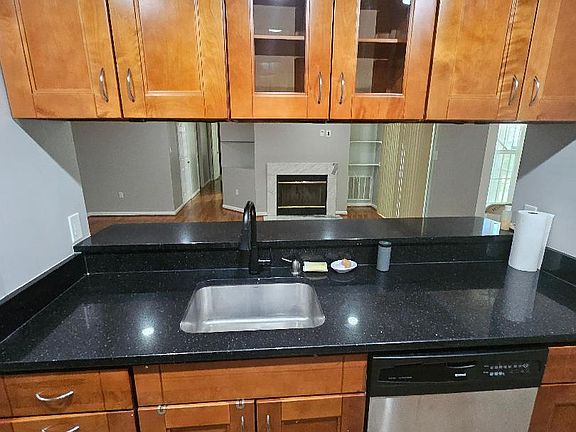 5th image of 9811 Lake Pointe Ct APT 203