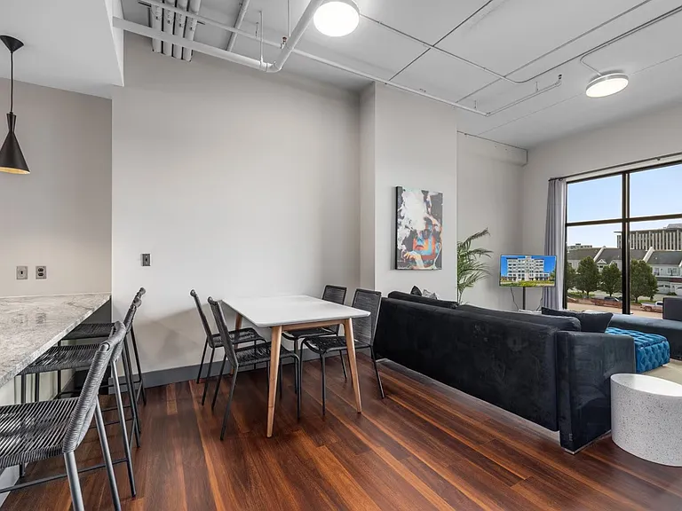 The Leonard Luxury Apartments — Photo 43